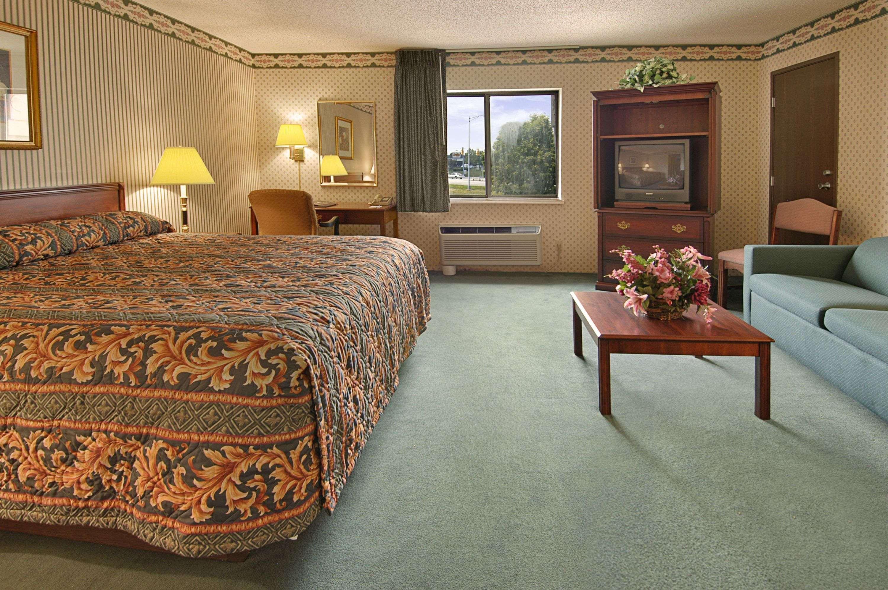 Baymont By Wyndham Corydon Hotel Room photo