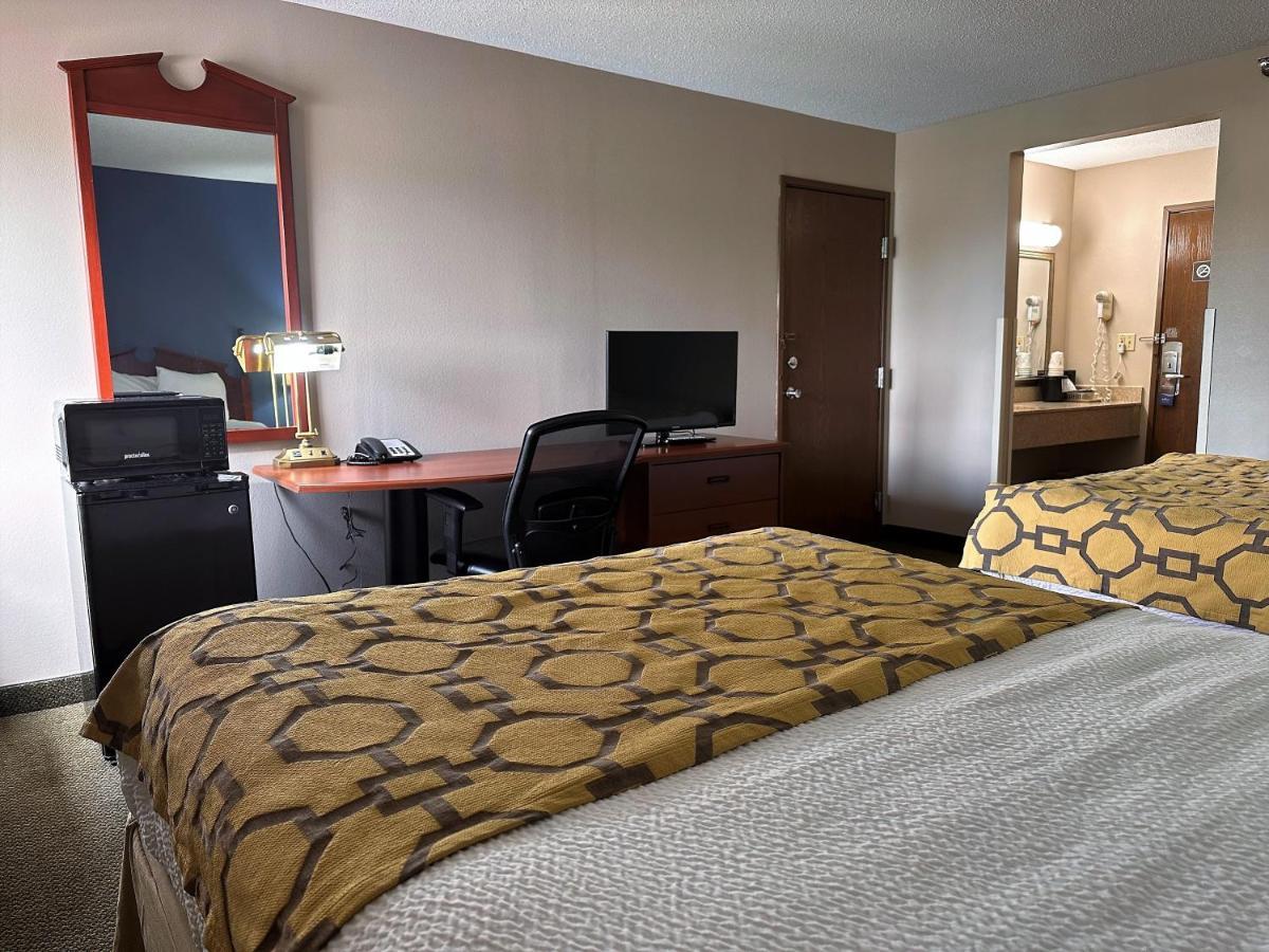 Baymont By Wyndham Corydon Hotel Exterior photo